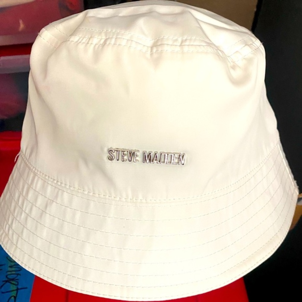 STEVE MADDEN bucket hat! Satin Lined( see pic for all details & measurements!!)